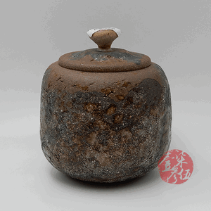 岩礦滿盛茶罐