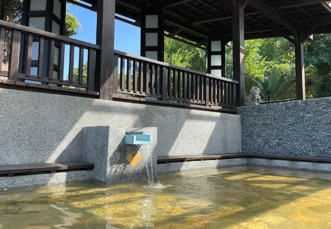 沐月冷水戲水池