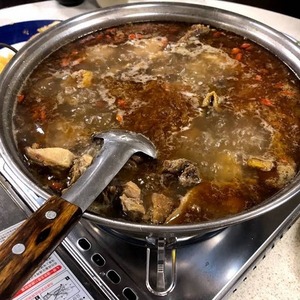 山立小館招牌麻油雞