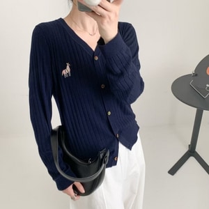 顯瘦小馬刺繡V領長袖針織上衣 獨具衣格 C0071