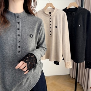 袖口蕾絲拼接半高領排扣長袖內搭上衣 獨具衣格 C0098