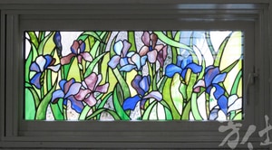 鑲嵌藝術玻璃-鳶尾迎風