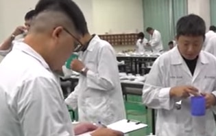 鹿谷農會春茶賽 33位評茶師六天完成初評｜南投縣政新聞 2025.06.01