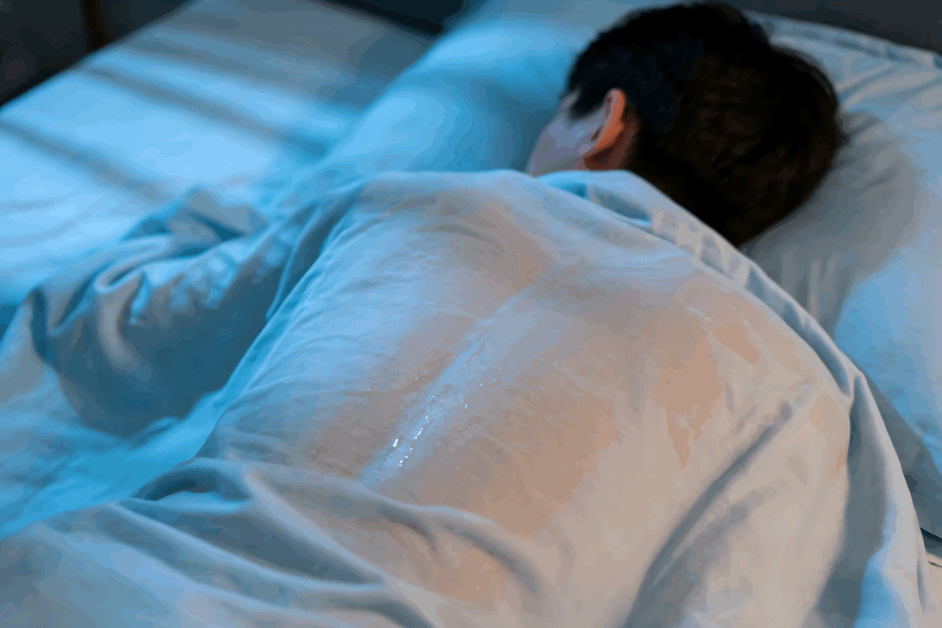 夏天睡到背部流汗？很多人忽略被子的透氣