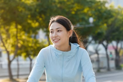 冰霸衣：輕量透氣UPF50+防曬外套，戶外通勤族必備