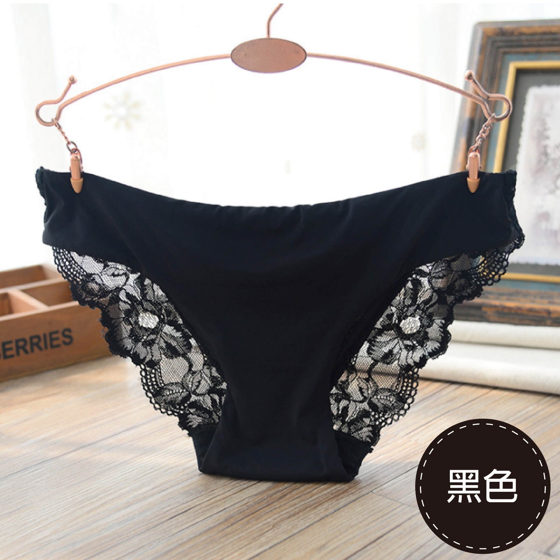 蕾絲性感美臀低腰內褲(黑色 女F)