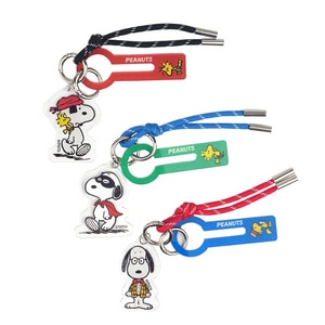 【PEANUTS】史努比75周年限定壓克力吊飾便便袋固定夾 (寵物配件)