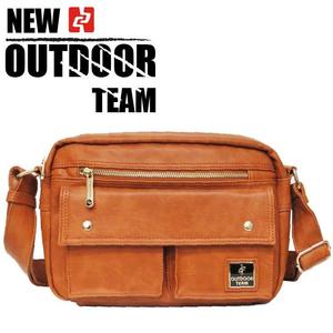 【禾雅】OUTDOOR TEAM 經典潮流街頭皮質質感斜背包、側背包、休閒包【棕、黑】
