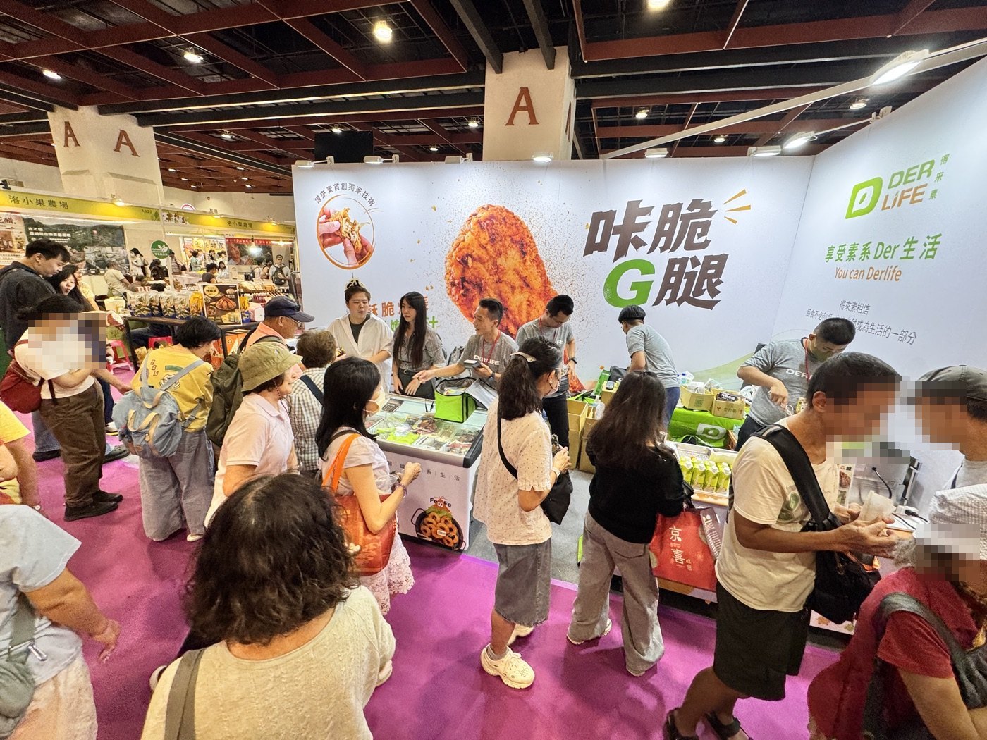 得來素在蔬食展的攤位人潮