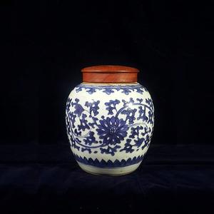 青花纏枝蓮紋罐