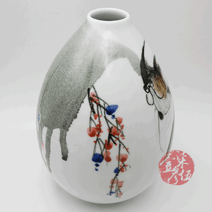 白瓷花瓶