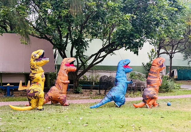 向海那漾 充氣恐龍裝體驗