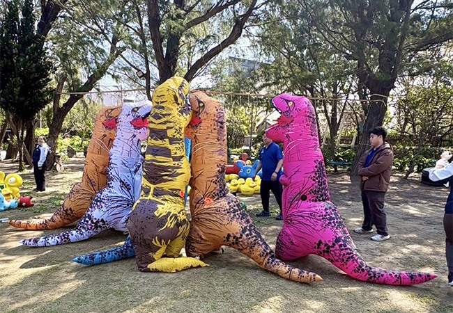 向海那漾 充氣恐龍裝體驗