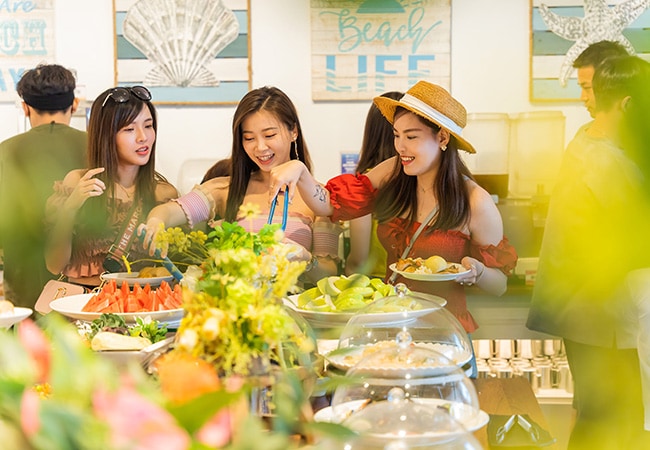 Food, Dining & Local Seafood Culture