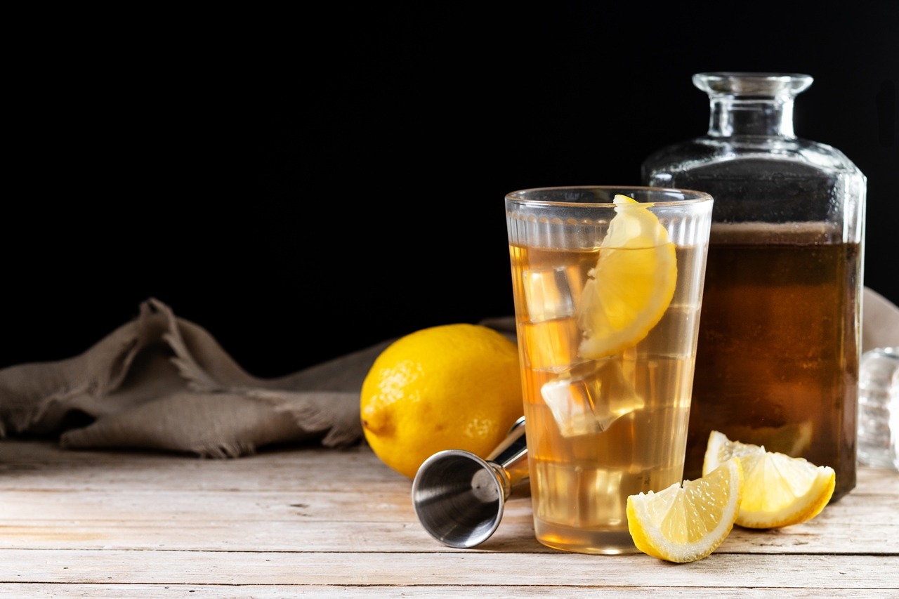 「ハイボール（HighBall）」就是將威士忌加氣泡水調製而成的調酒，可以享受到酒的香氣和氣泡水的清爽感，是頗受大眾喜愛的居酒屋飲料。