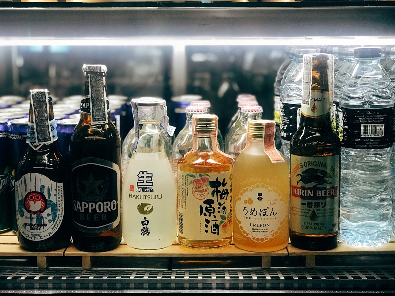 梅酒也是居酒屋十分受歡迎的飲料，冷熱飲皆宜，也可以混合綠茶、烏龍茶、溫水、通寧水等風味，搭配個人喜好來飲用。