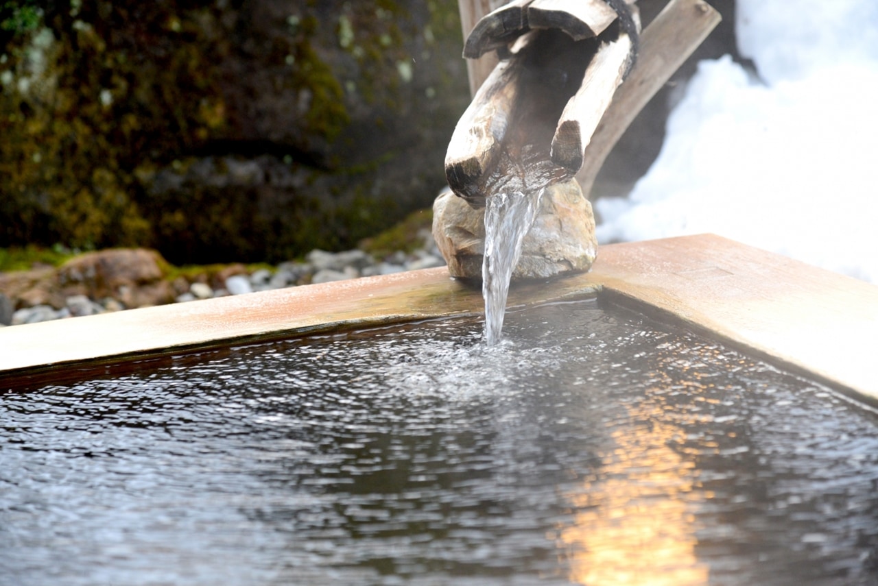 台灣與日本泡湯的地點有很大的差異，日本大多位於自然景觀豐富的地點，邊欣賞大自然的風景邊放鬆身體。