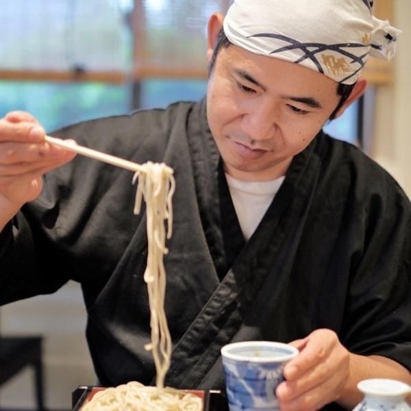 蕎麥麵吃錯太可惜！日本人教你正確吃法「蘸三分之一」與風味差別