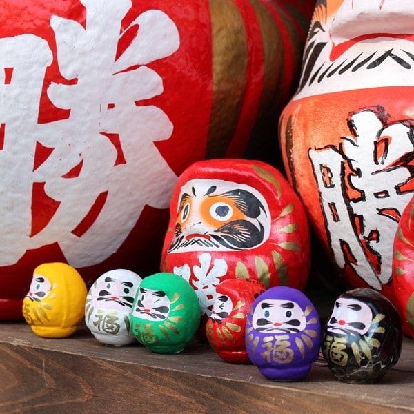 【開運】創業大考必看！達摩不倒翁選色與開眼全攻略，助心願成真