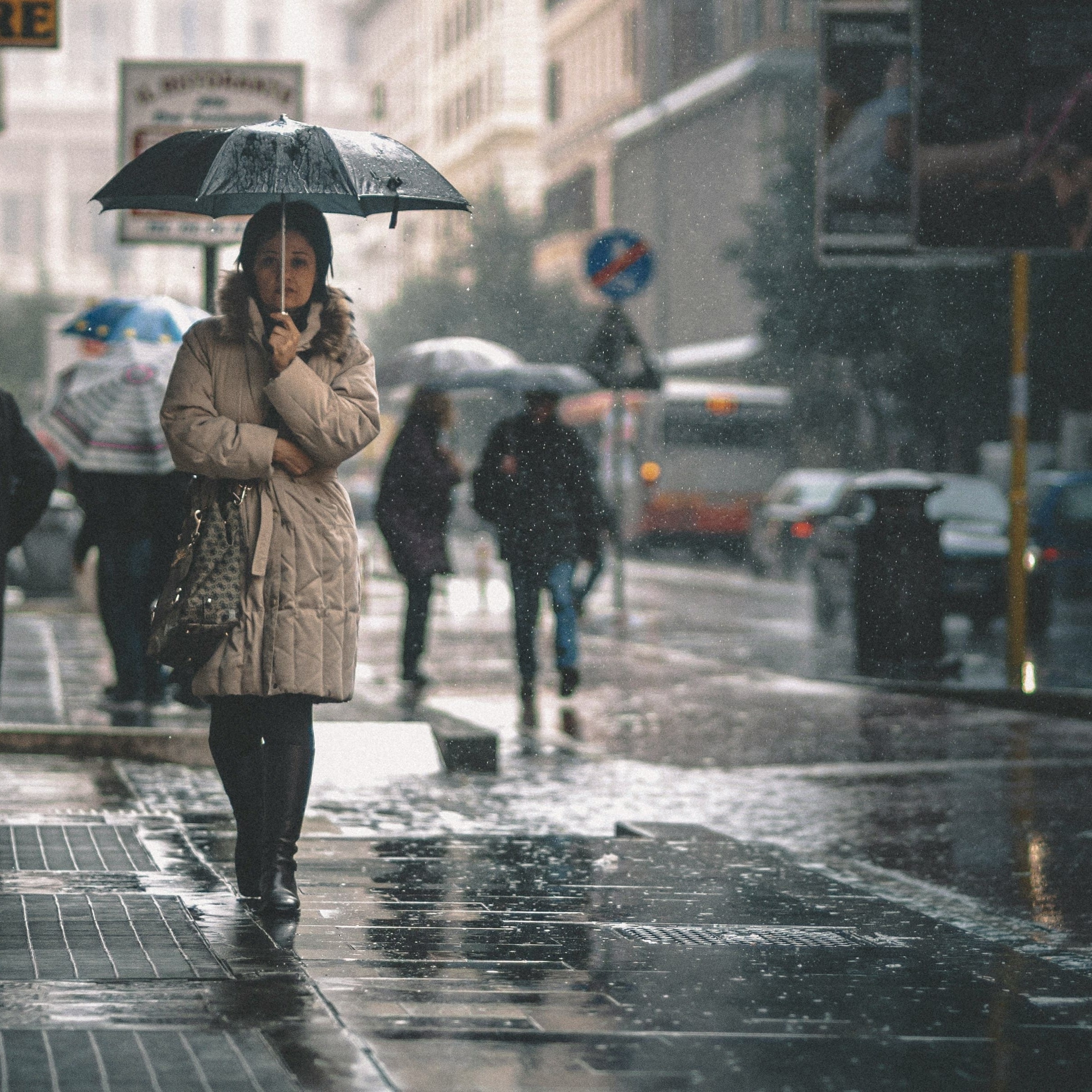 Burtle梅雨季穿搭，在雨中依舊輕盈乾爽！